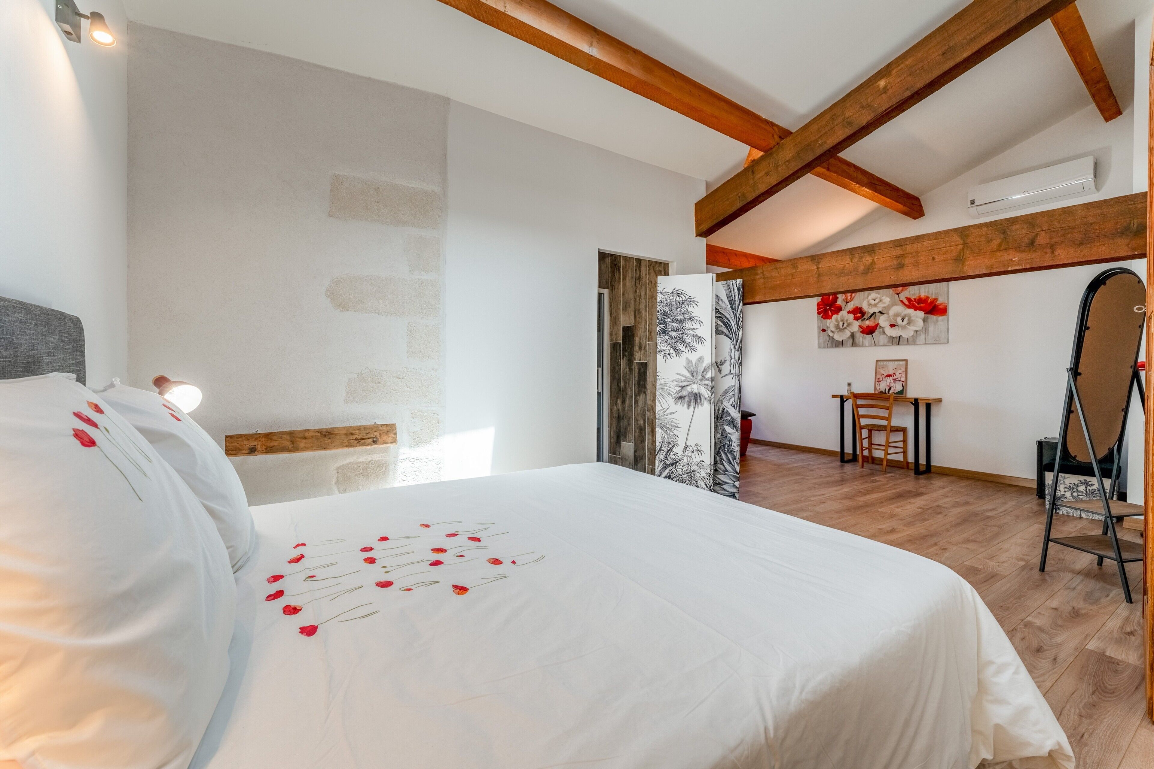 WiFi, bed sheets