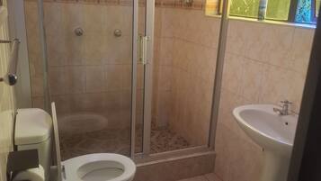 Standard Single Room | Bathroom | Shower, towels, soap, shampoo