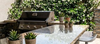 Stone Sanctuary 5BD*Northwest: Heated* Pool, Projector, Arcade Game, Billiards, Family Park Adjacent