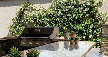 Stone Sanctuary 5BD*Northwest: Heated* Pool, Projector, Arcade Game, Billiards, Family Park Adjacent