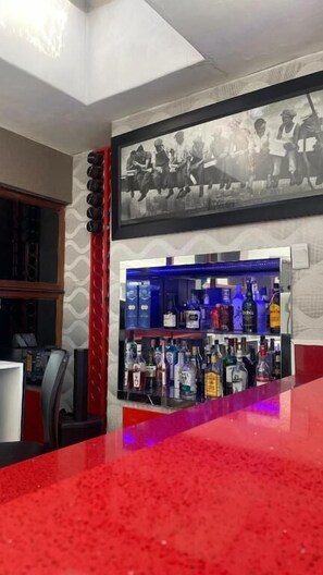 Room, 1 Bedroom | Bar (on property)