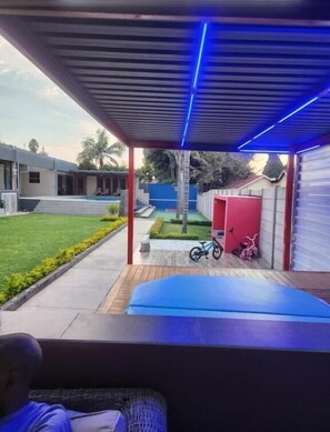Room, 1 Bedroom | Terrace/patio - Room-17 On Buffalo Sandton (Johannesburg)