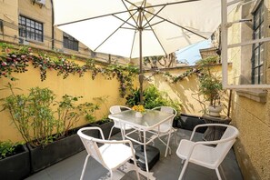 Comfort Quadruple Room, Kitchenette, Courtyard Area | Outdoor dining - Shanghai Cola Lane House (Shanghai)