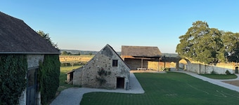 Quiet medieval priory near Falaise and Suisse Normande 8/12 people