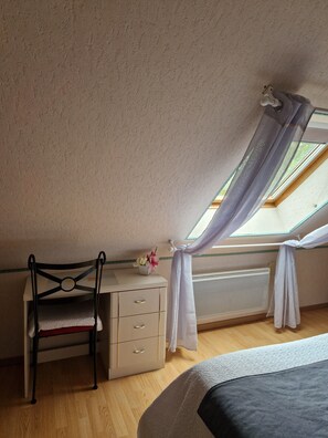 Bügeleisen/Bügelbrett, WLAN, Bettwäsche
