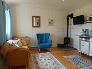 Cabana, 1 quarto, sacada, vista para o jardim | Sala de estar
