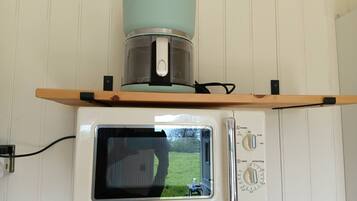 Cabin, 1 Bedroom, Balcony, Garden View | Microwave