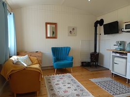 Ferienhütte, 1 Schlafzimmer, Balkon, Gartenblick | Wohnzimmer