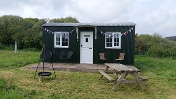 Ferienhütte, 1 Schlafzimmer, Balkon, Gartenblick | Speisen im Freien