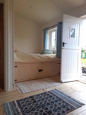 Cabin, 1 Bedroom, Balcony, Garden View - Dinky's Den, a Beautiful Tiny Home (Helston)