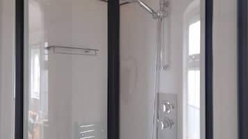 Cabin, 1 Bedroom, Balcony, Garden View | Bathroom