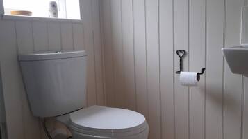Cabin, 1 Bedroom, Balcony, Garden View | Bathroom