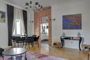 Appartamento Deluxe, 1 camera da letto, vista città, lato spiaggia | Ristoranti