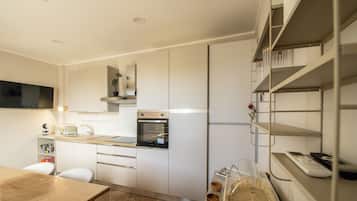 Apartment, Balcony, Sea View | Private kitchen