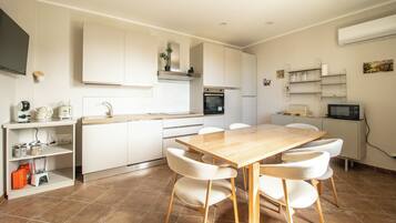 Apartment, Balcony, Sea View | Private kitchen