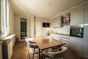 Apartamento, sacada, vista para o mar | Cozinha privada