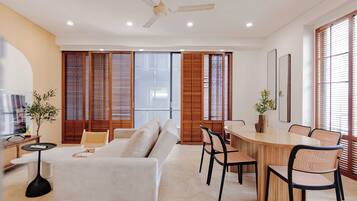 2 Bedroom Apartment Double & Twin Beds with City View | Oleskelualue