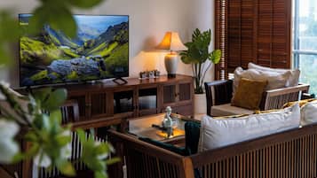 Deluxe 2-Bedroom Apartment with Two Double Beds & City View | Oleskelualue