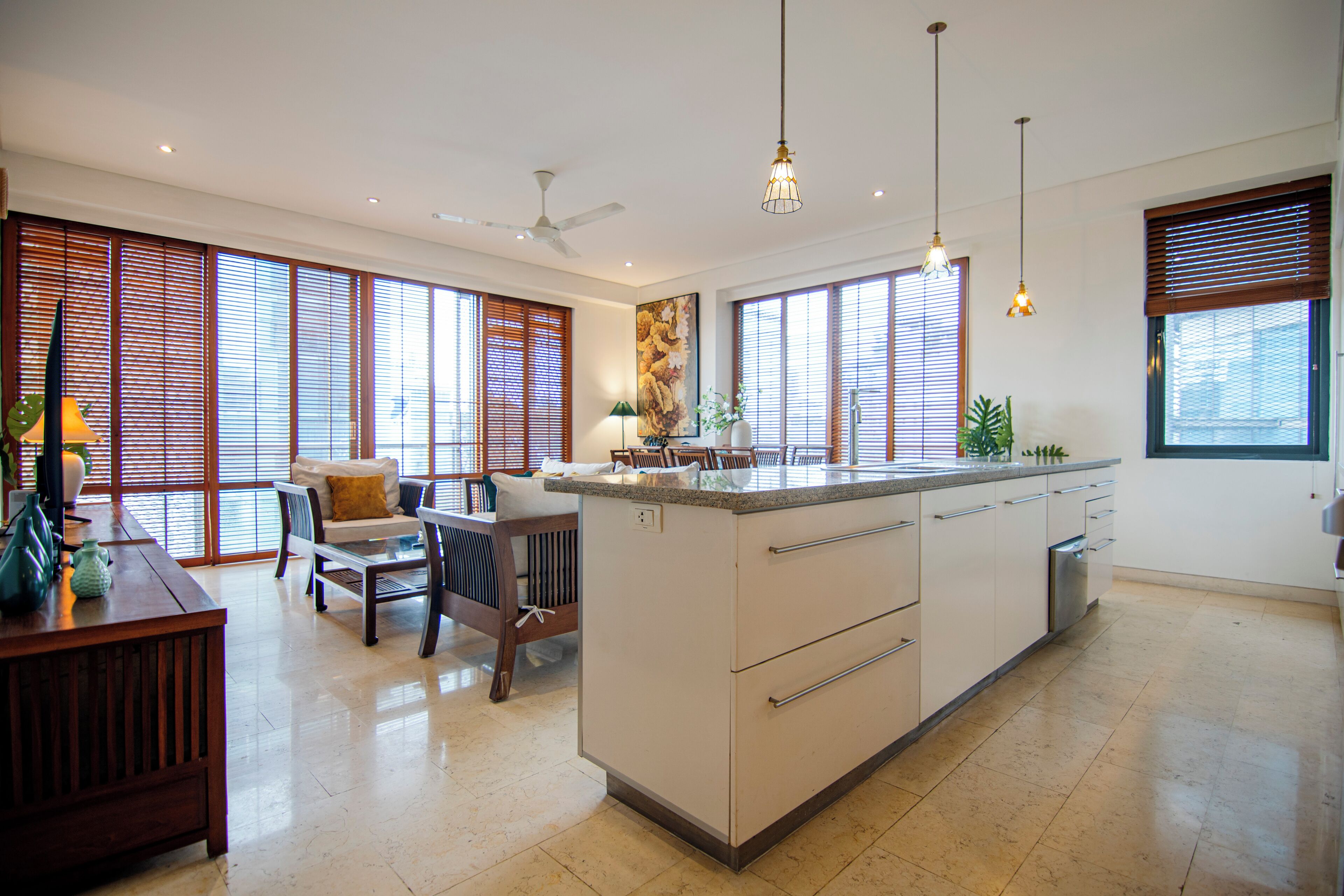 Deluxe 2-Bedroom Apartment with Two Double Beds & City View | Sisätilat