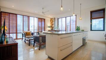 Deluxe 2-Bedroom Apartment with Two Double Beds & City View | SisÀtilat