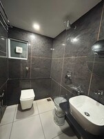 Quarto triplo luxo | Banheiro
