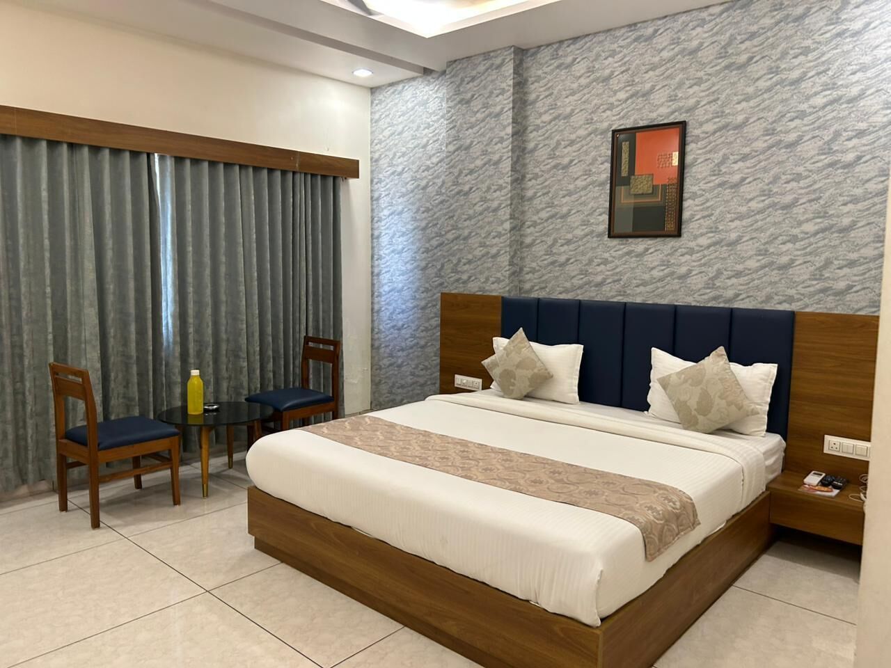 Deluxe Room | Desk, laptop workspace