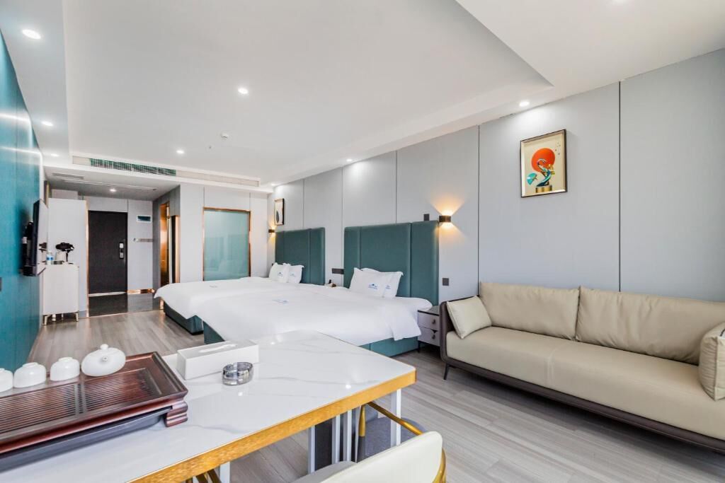 Comfort Quadruple Room, City View