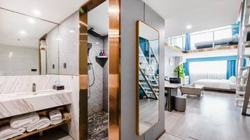 Luxury Loft, City View | Blackout drapes, soundproofing, free WiFi