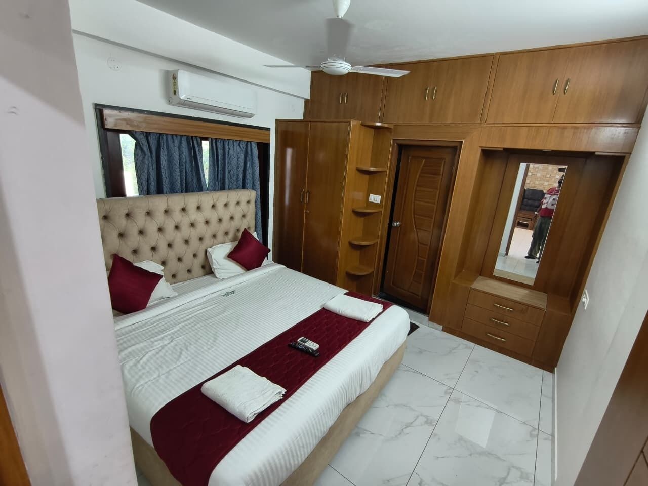 Family Room | Meja, kalis bunyi, Wi-fi percuma 
