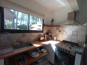 Chalet rustique, patio | Cuisine privée | Réfrigérateur grande capacité avec congélateur, four à micro-ondes