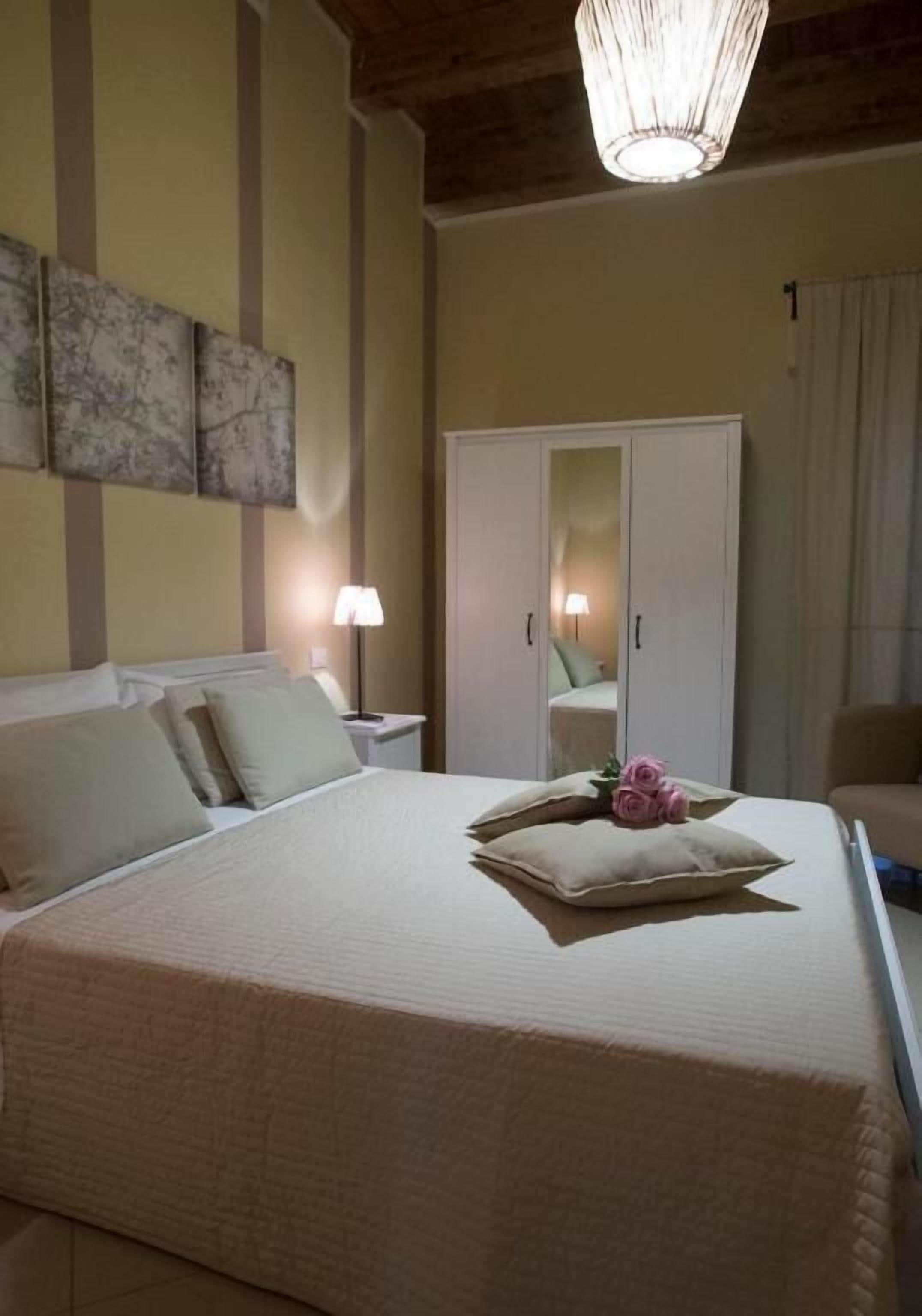 Apartamento básico, vista para o pátio | Cortinas blackout, ferros/tábuas de passar roupa, Wi-Fi de cortesia