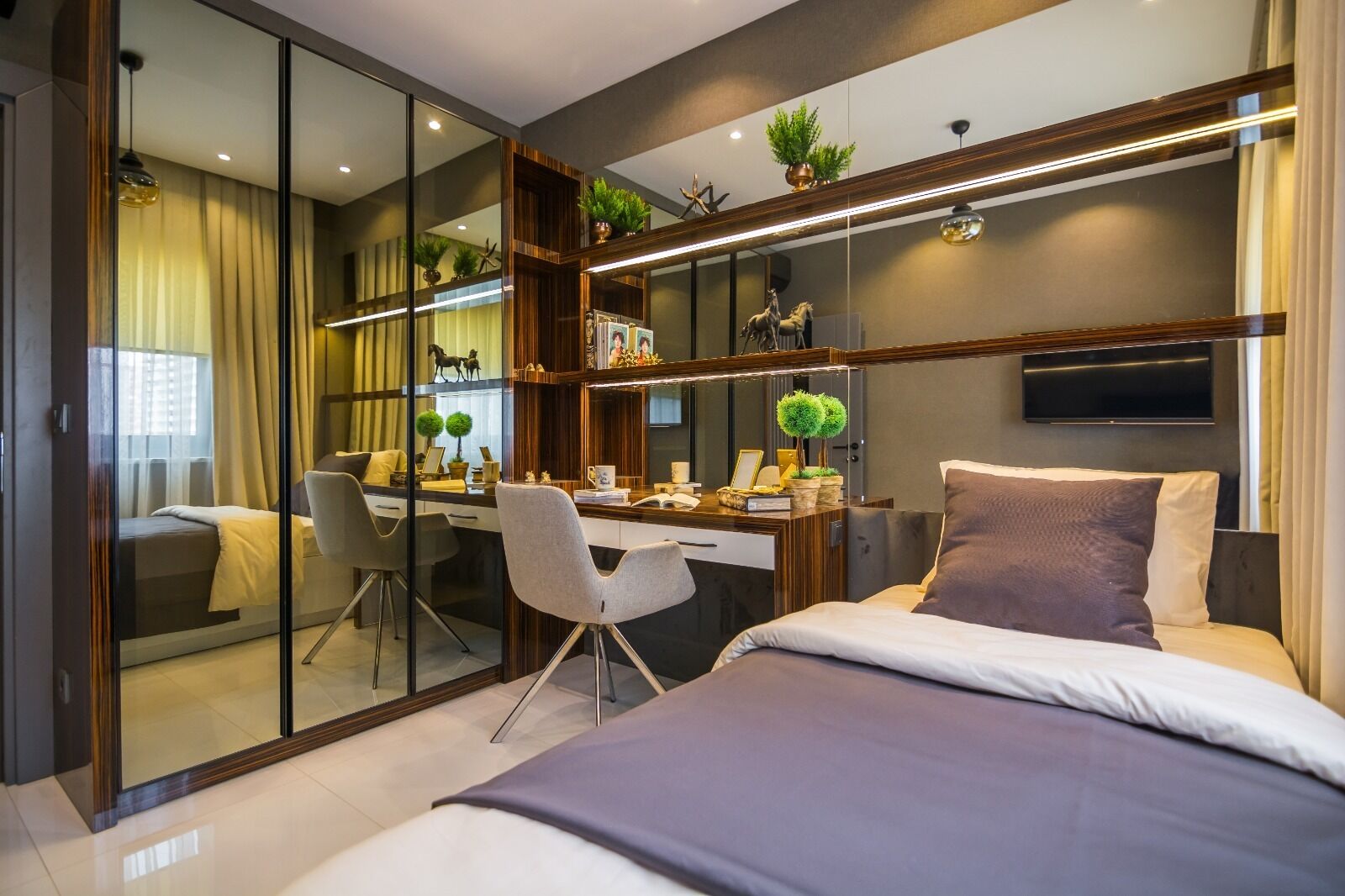 Design Apartment, Balcony, City View | Frette Italian sheets, premium bedding, down duvets, Tempur-Pedic beds