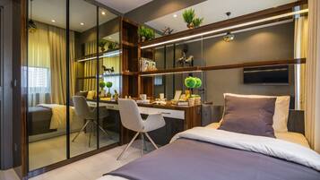 Design Apartment, Balcony, City View | Frette Italian sheets, premium bedding, down duvets, Tempur-Pedic beds
