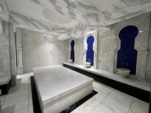 Căn hộ có thiết kế đặc sắc, ban công, quang cảnh thành phố | Spa