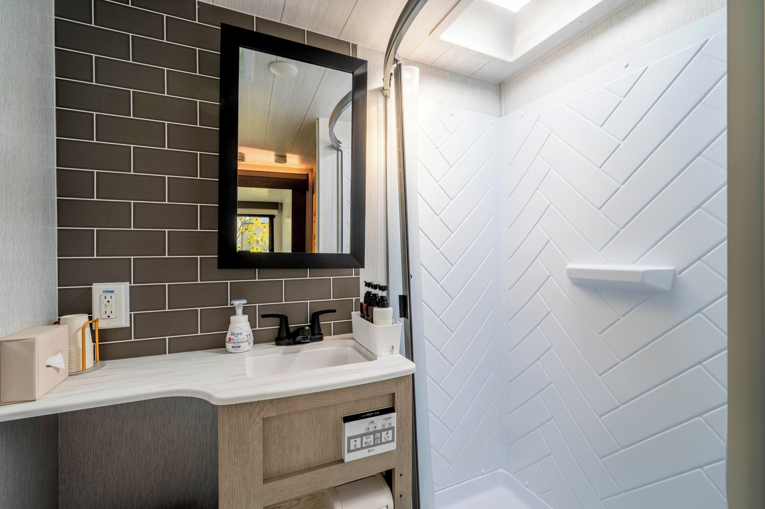 Shower, hair dryer, towels, shampoo
