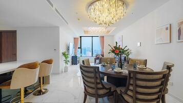 Appartamento, 3 camere da letto, vista città (3 Bedroom Apartment With City View) | Ristoranti