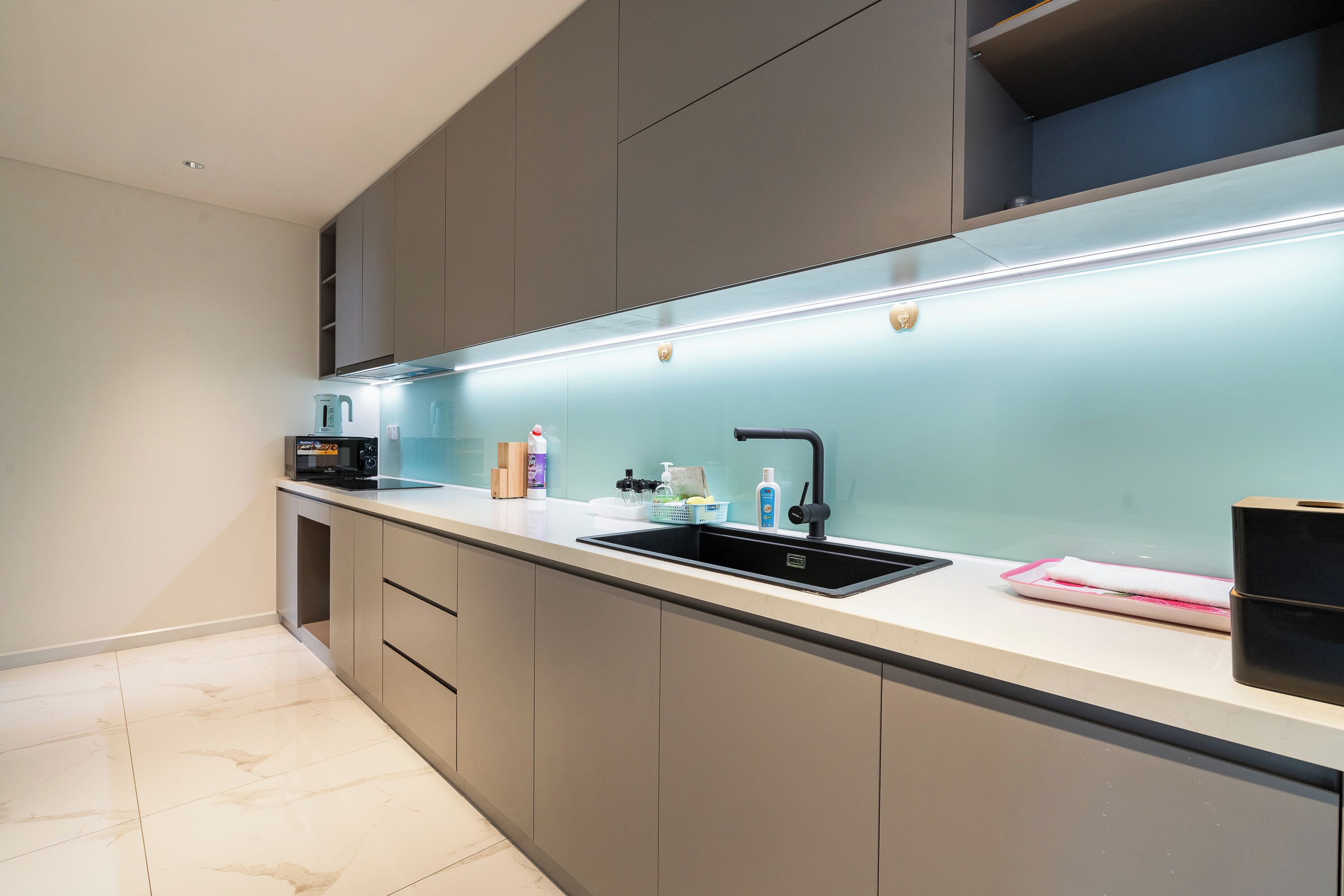 Apartment, 2 Bedrooms, City View (2 Bedroom Apartment With City View) | Private kitchen | Full-sized fridge, microwave
