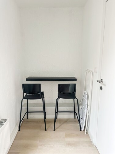 Charming Studio Steps from City Center