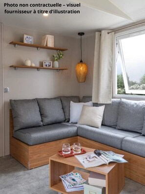 Living area - Vrbo Property (Hostens)