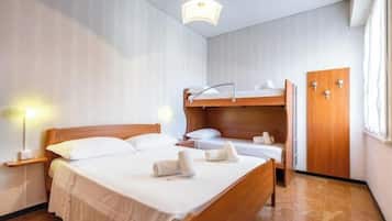 1 bedroom, bed sheets