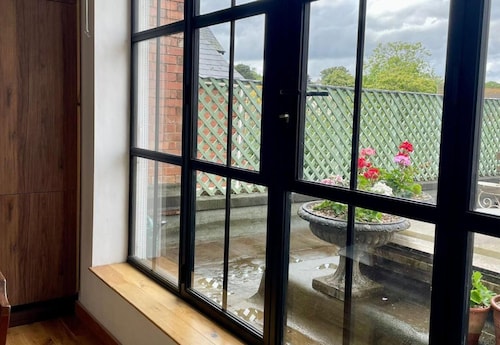 3 Bedroom Apartment Sleeps 6 With Free Parking