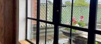 3 Bedroom Apartment Sleeps 6 With Free Parking