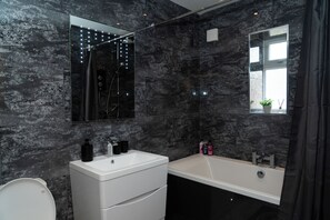 Bathroom - 4 Bed Failsworth Home | Contractors | Families l TV in rooms and workspaces (Failsworth)
