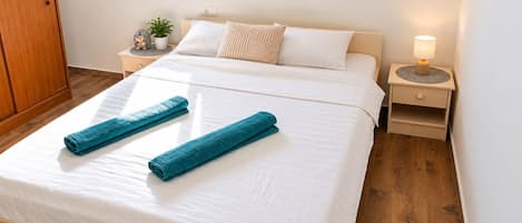 1 bedroom, WiFi (free), bed sheets