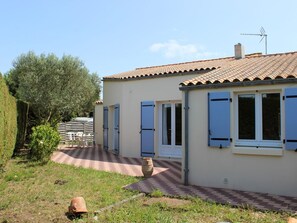 A two-story house with a tiled roof, a front door, and a window with shutters. - Charming house - 4 guests, near beach (La Brée-les-Bains)