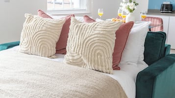Apartemen Kota, 1 Tempat Tidur Double dengan tempat tidur Sofa, Bebas Asap Rokok, pemandangan kota | Setrika/meja setrika dan tempat tidur bayi (biaya tambahan)