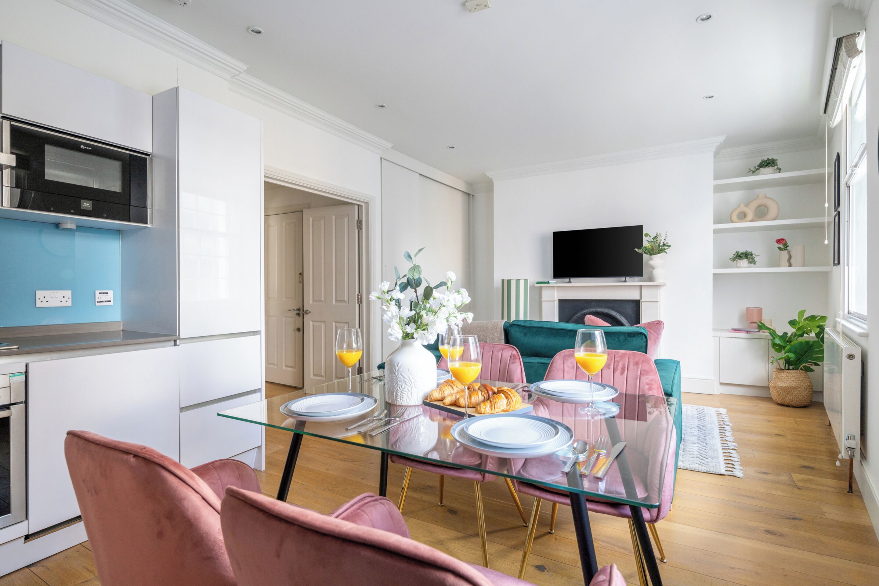 City Apartment, 1 Double Bed with Sofa bed, Non Smoking, City View | Dining