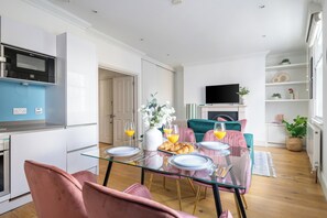 Dining - Bright 1BR Near Piccadilly Circus (London)