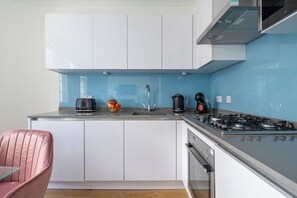 Apartemen Kota, 1 Tempat Tidur Double dengan tempat tidur Sofa, Bebas Asap Rokok, pemandangan kota | Dapur pribadi | Mesin espresso, mesin pembuat kopi/teh, dan ketel listrik