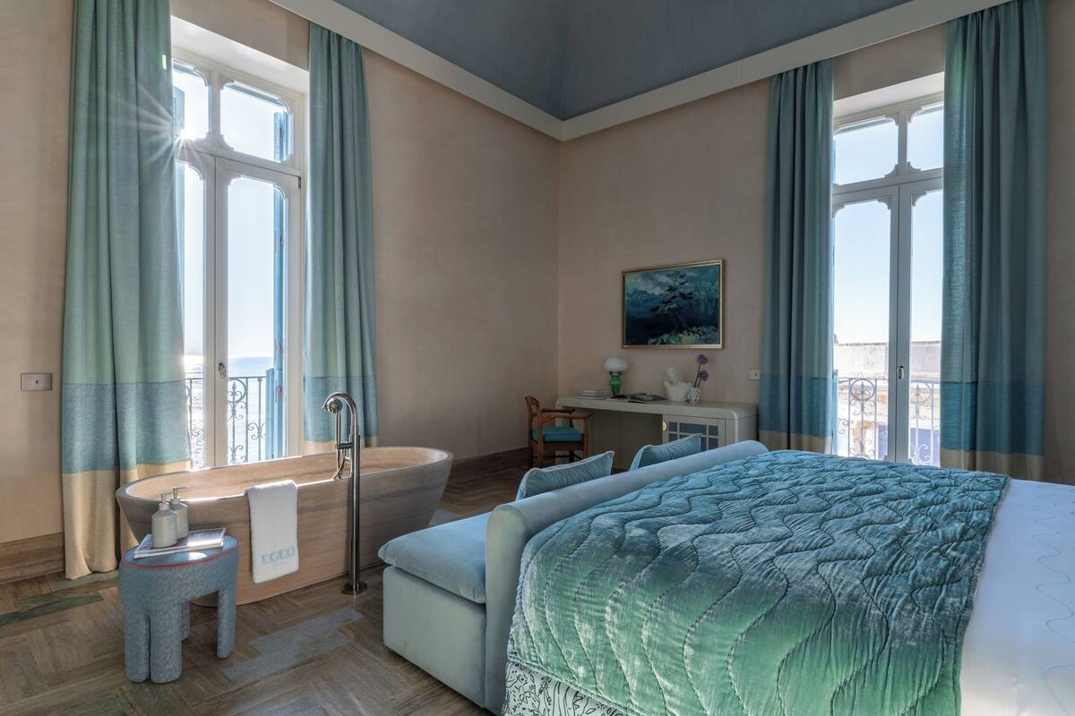 Junior Suite, Sea View | Premium bedding, minibar, in-room safe, WiFi (free)
